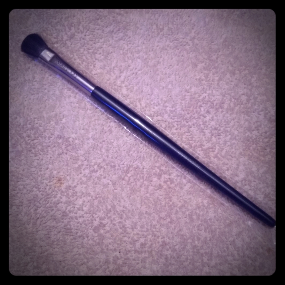 All over eye color brush